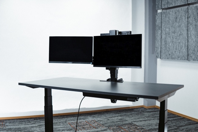 Divu dažādu izmēru ekrāni